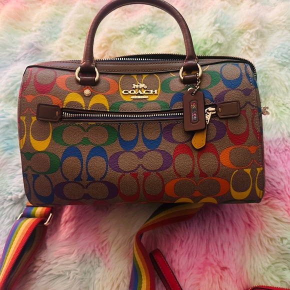 Colorful Coach Set - Picture 6 of 6